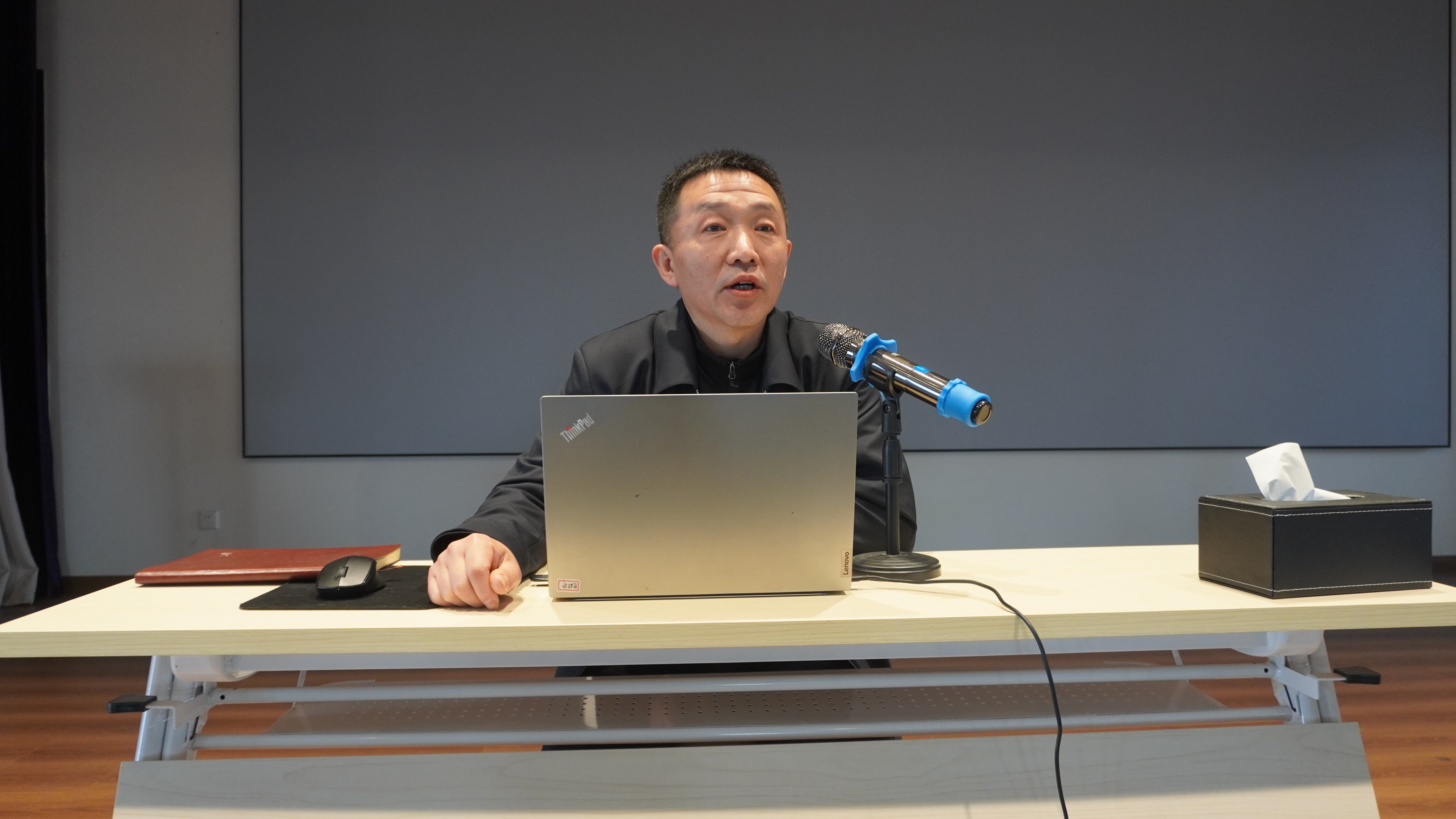 中机一院党委召开理论学习中心组学习（扩大）会暨中央八项规定精神学习教育读书班